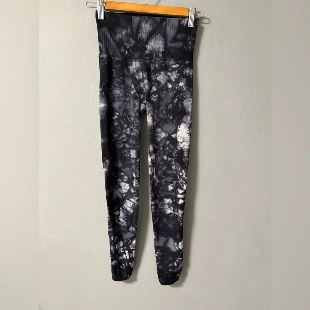 Free People Workout Bundle Good Karma Leggings and Black Tank Top. Size XS/S